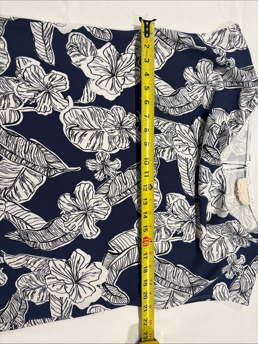 MELLODAY Navy and White Floral Cowl-Neck Cap Sleeve Blouse - Picture 4 of 6